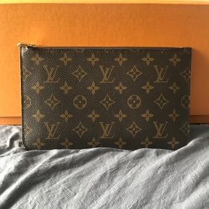 Louis Vuitton Neverfull Pouch